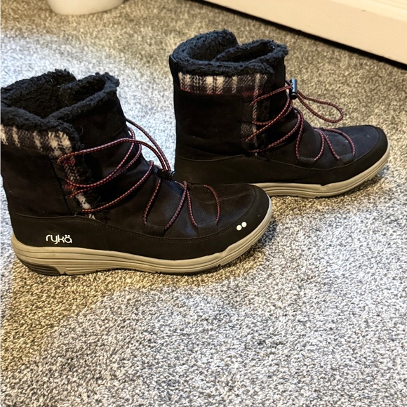 RYKA Alyssa Women's Black Winter Boots With Red Laces - Picture 5 of 9